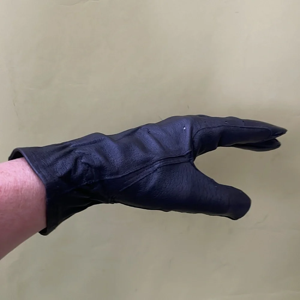 New vintage black leather riding gloves